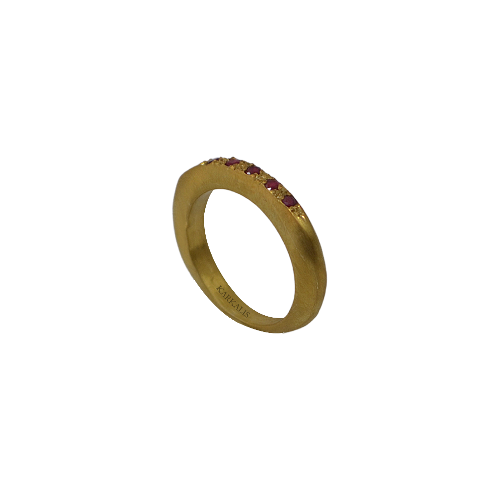 Ασημένιο Δαχτυλίδι, Ρουμπίνια